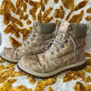 Timberland Beige Floral Boots